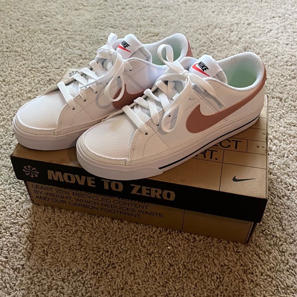 Women’s Nike Court Legacy White/ Rose Whisper Size 6